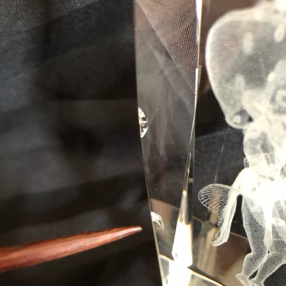 Betty Boop Crystal Etched Paperweight - Picture 9 of 11